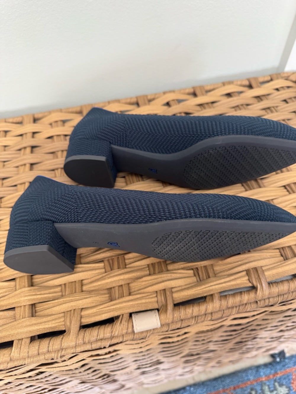 Rothy's Pointed short heels in Navy with Blue SIZE 8 brand NEW - Picture 3 of 4